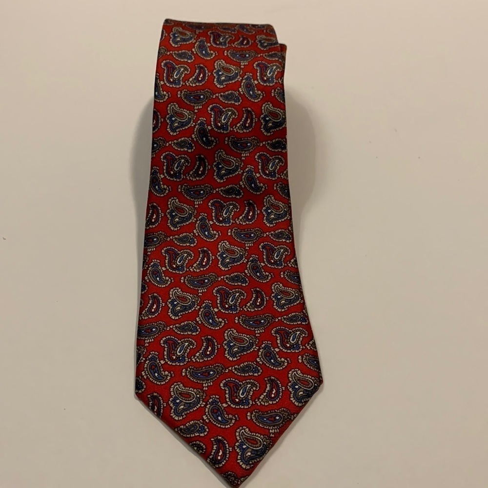 𝅺LUCARELLI Italian Paisley Red Tie- Like New